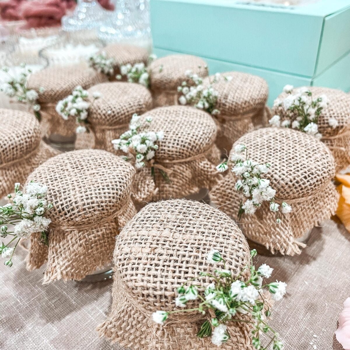 Mini jar candle with jute and baby’s breath