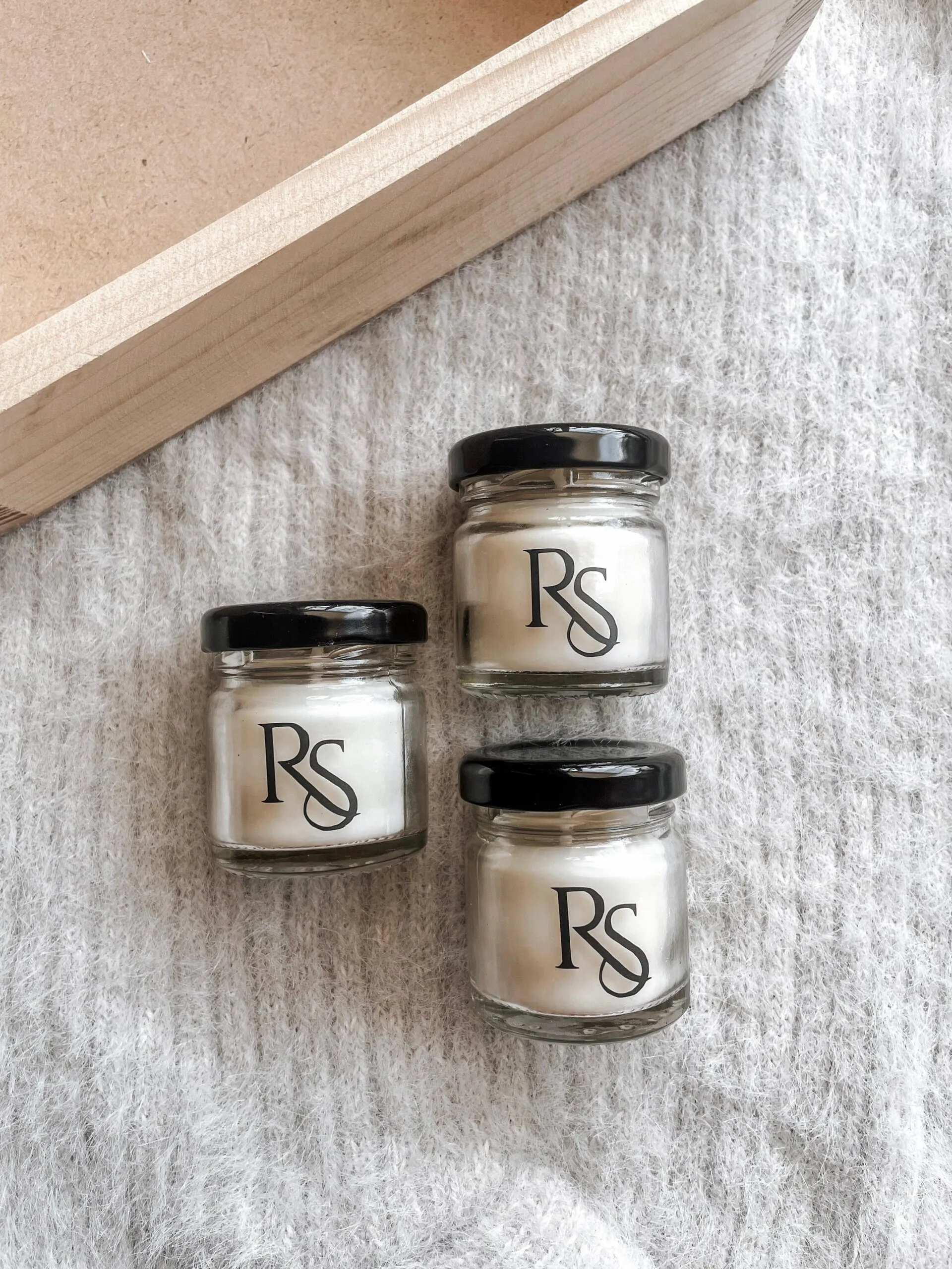 Mini jar candle with initial vinyl - Image 4